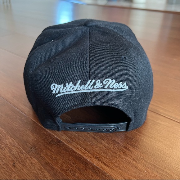 Mitchell & Ness Chicago Bulls SnapBack - Picture 4 of 8
